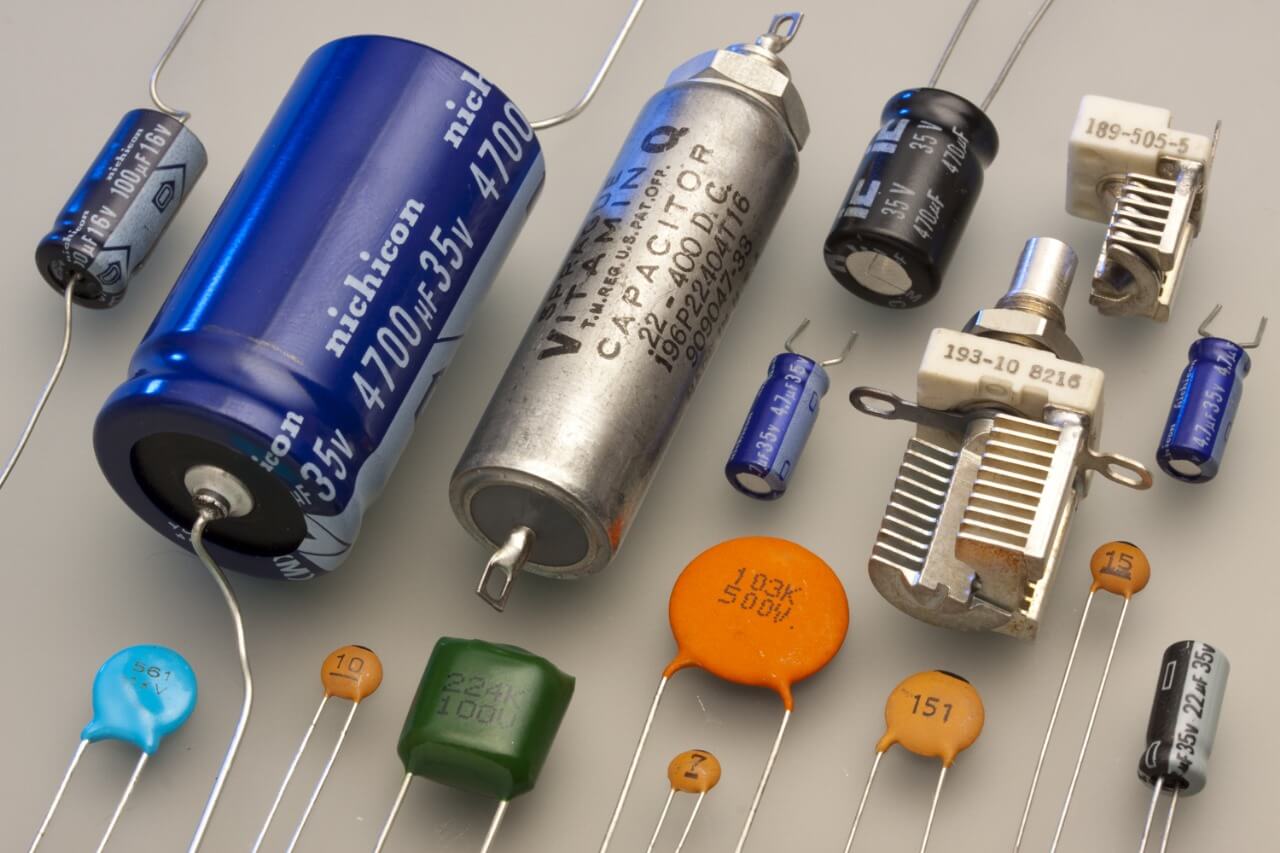 Capacitores